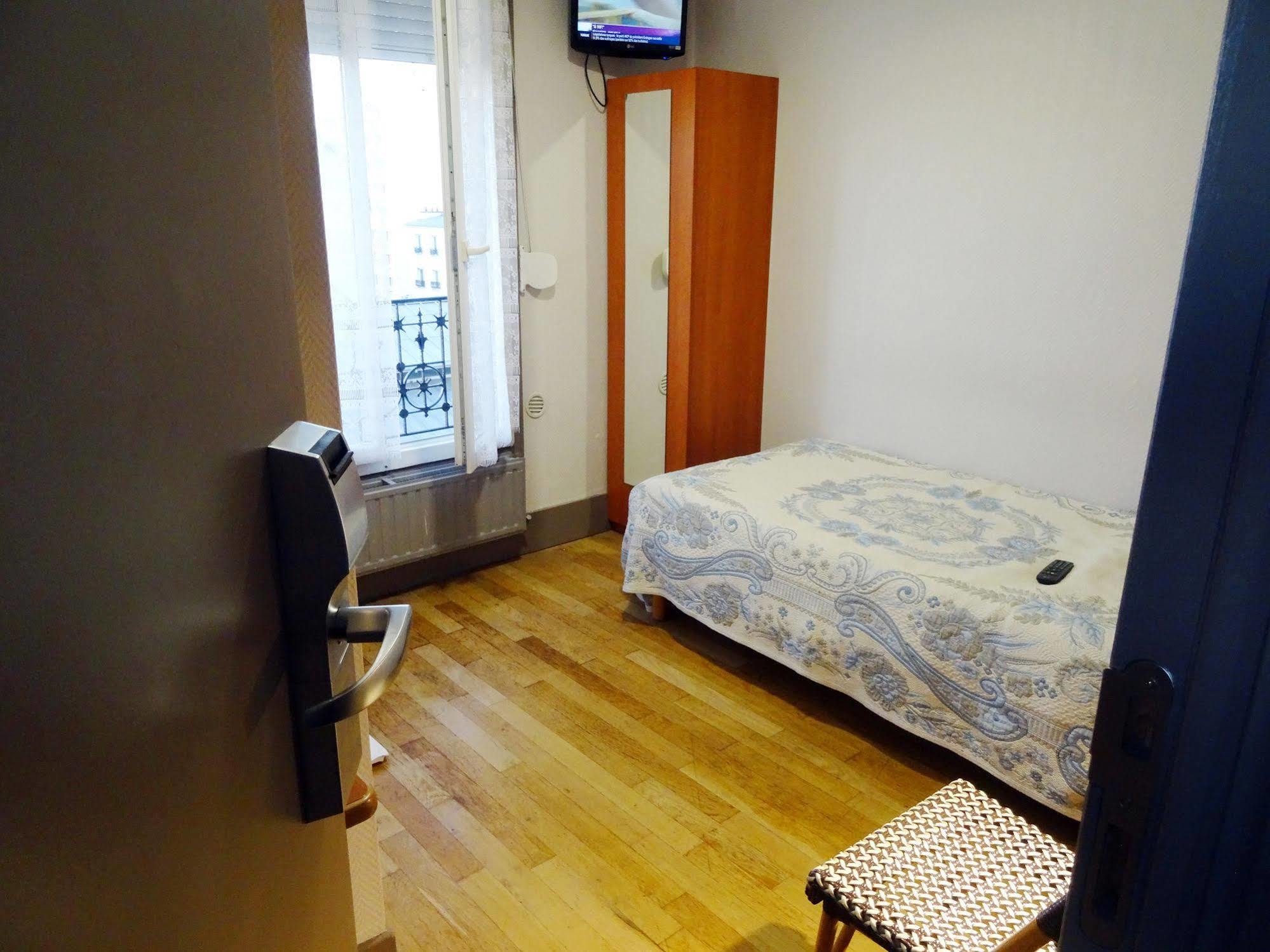 Single Room with Private Bathroom